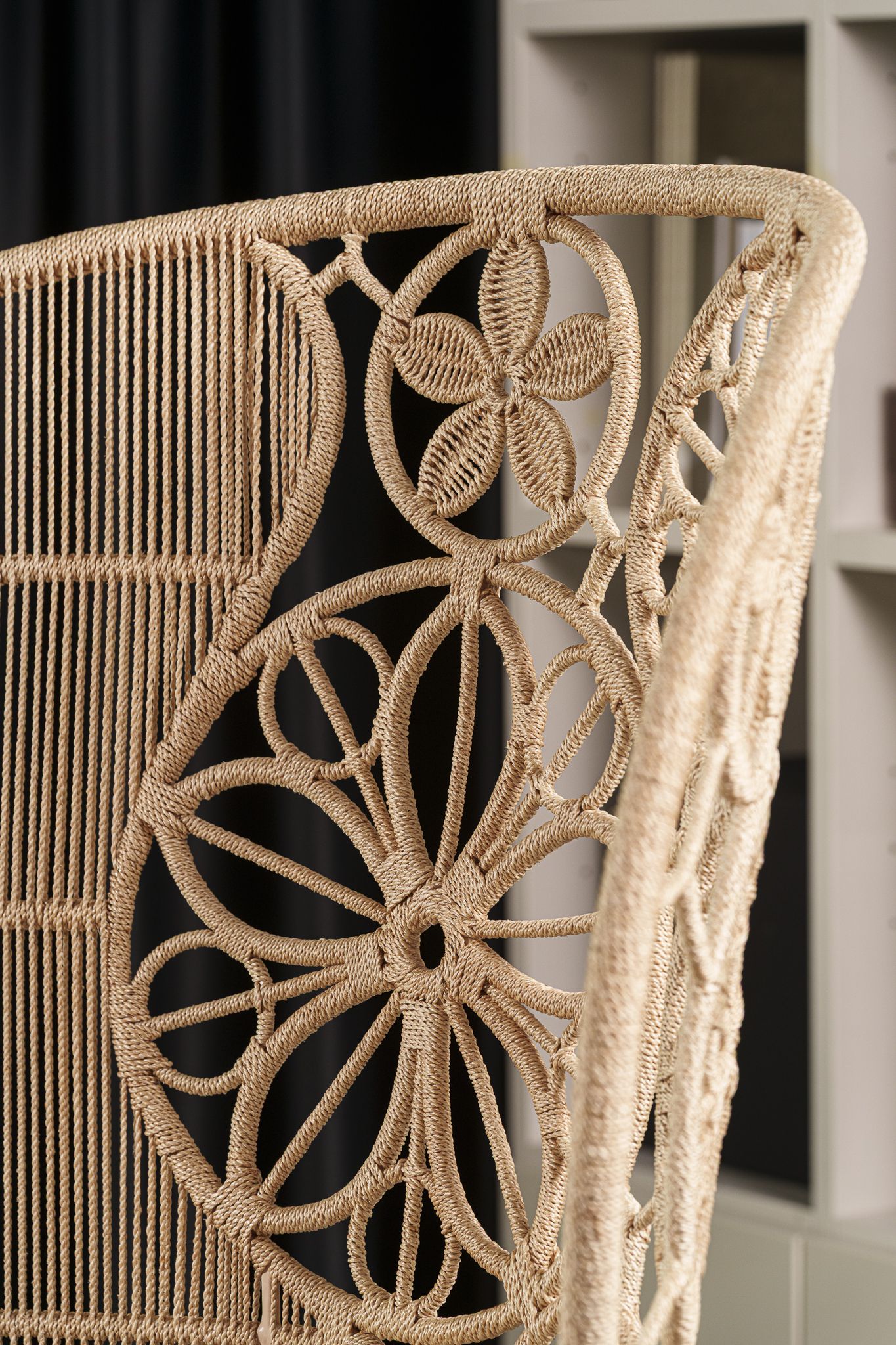 B&B Italia Уличное кресло Crinoline Natural abaca/Grey abaca от B&B Italia — в интерьере