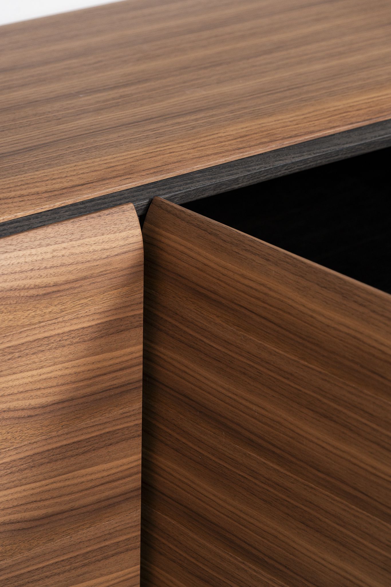 Porada Креденция Pebble Noce Canaletto от Porada — в интерьере