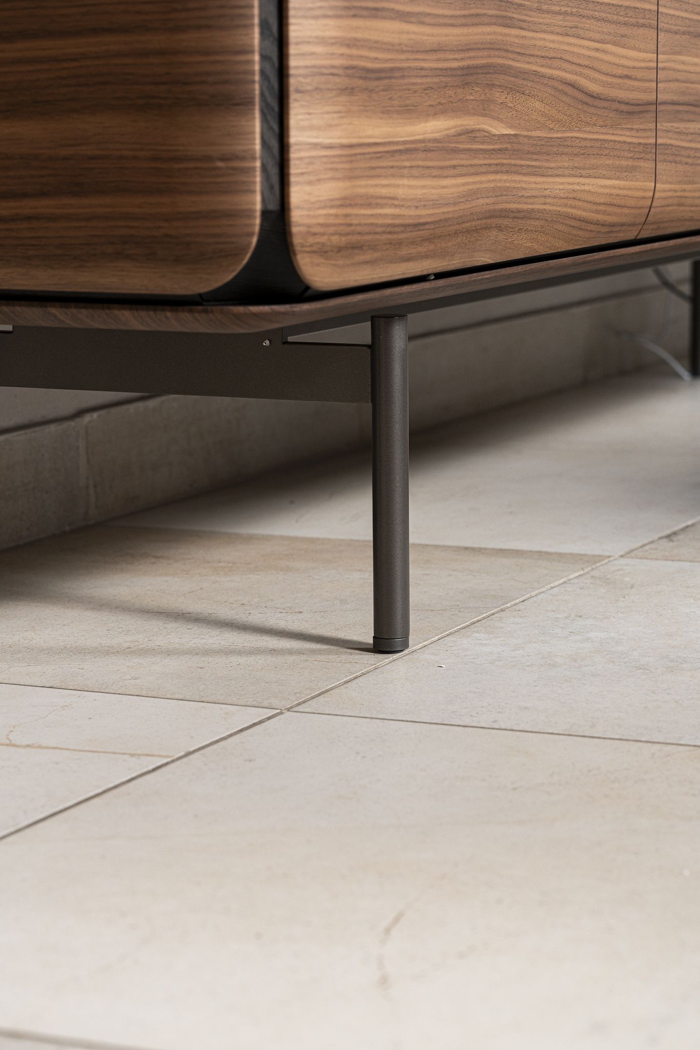 Porada Креденция Pebble Noce Canaletto от Porada — в интерьере