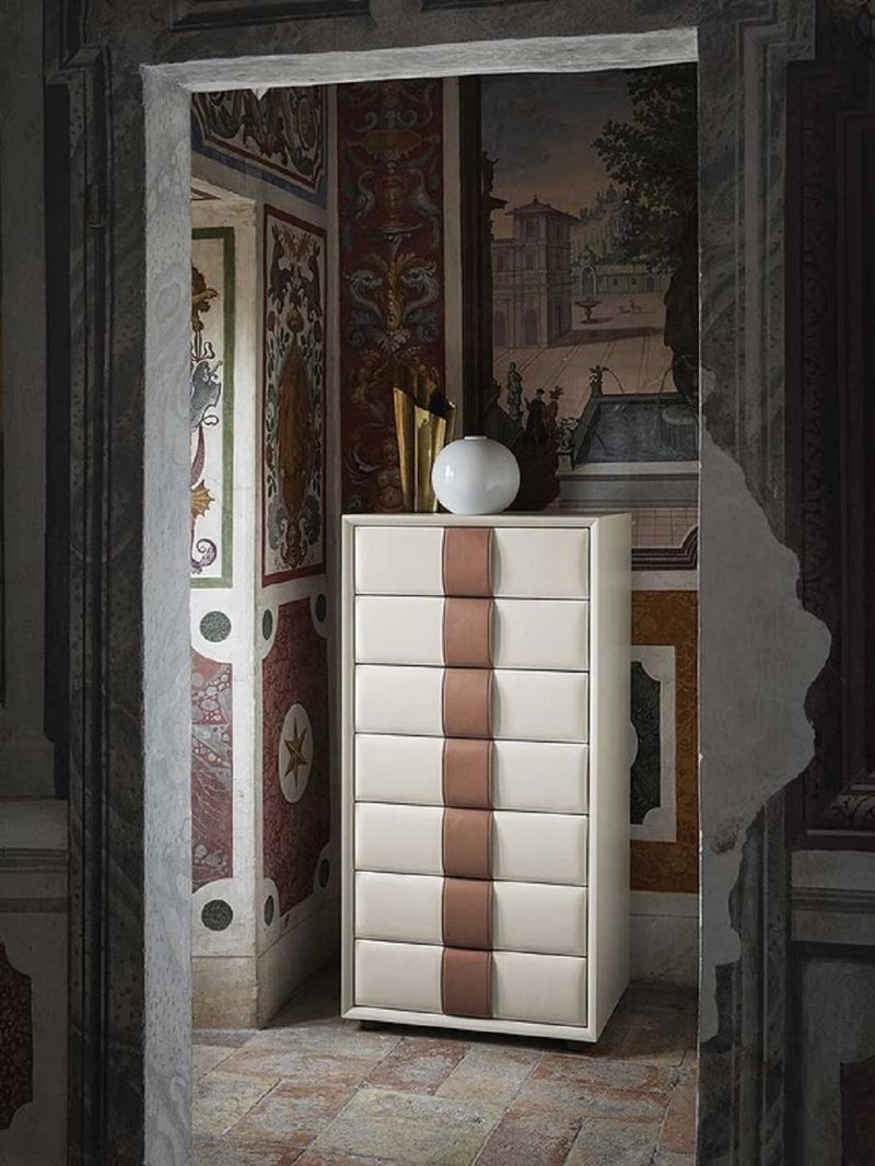 Poltrona Frau Комод Obi High Drawer Chest от Poltrona Frau — в интерьере
