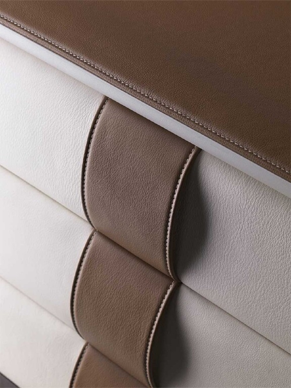 Poltrona Frau Комод Obi High Drawer Chest от Poltrona Frau — в интерьере