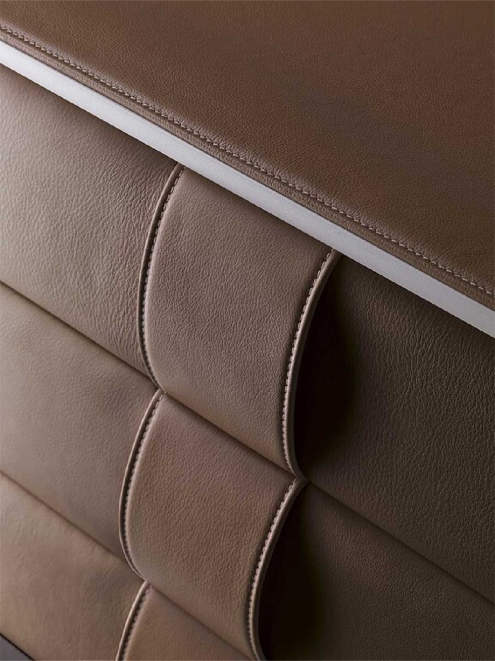 Poltrona Frau Комод Obi High Drawer Chest от Poltrona Frau — в интерьере