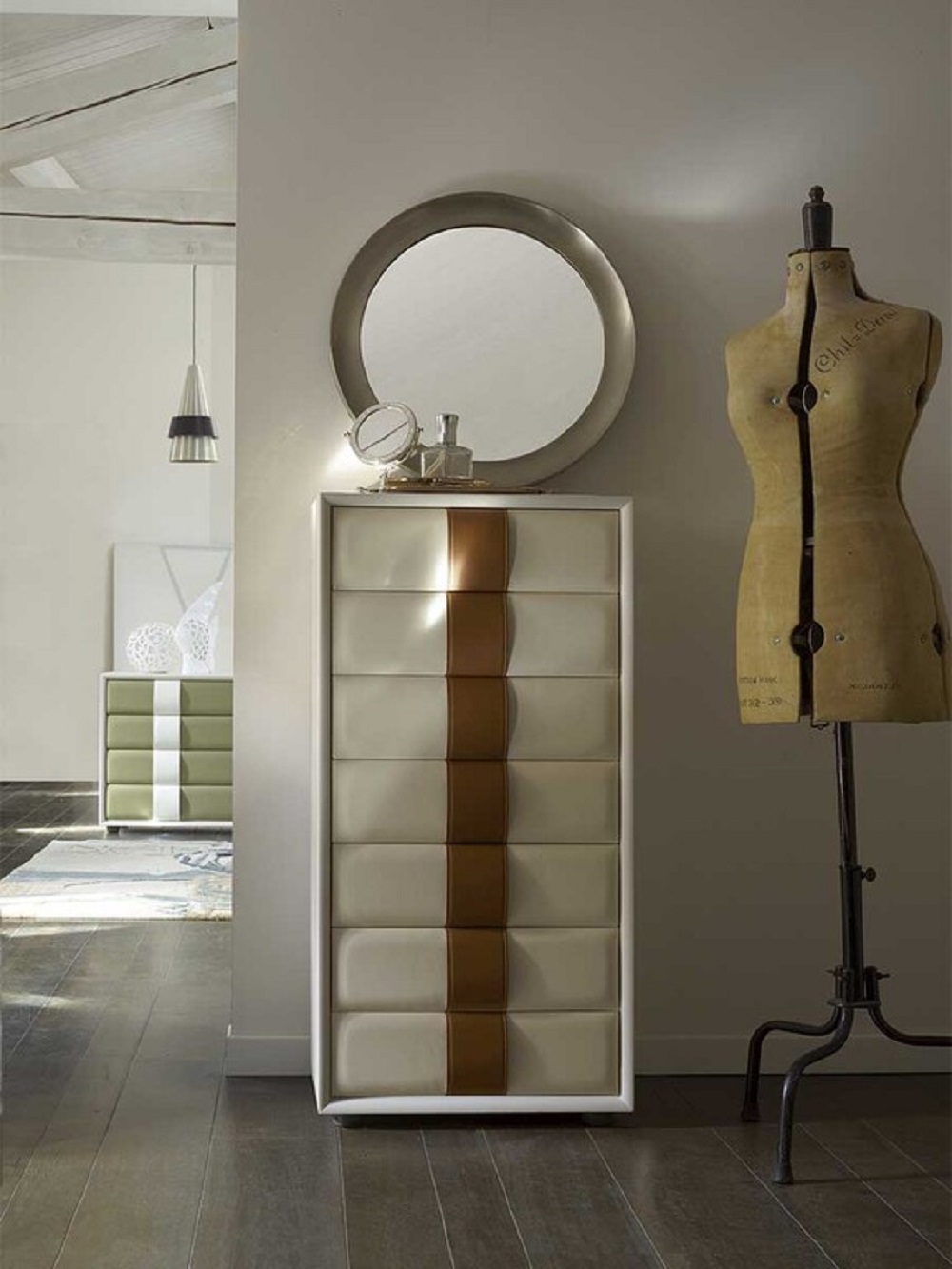 Poltrona Frau Комод Obi High Drawer Chest от Poltrona Frau — в интерьере