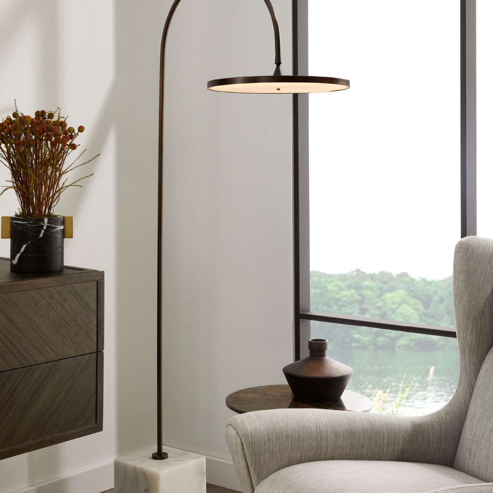 Arteriors Торшер Nuri от Arteriors — в интерьере
