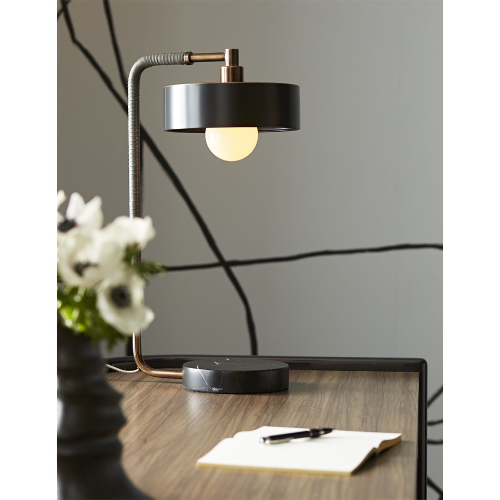 Arteriors Настольная лампа Aaron от Arteriors — в интерьере