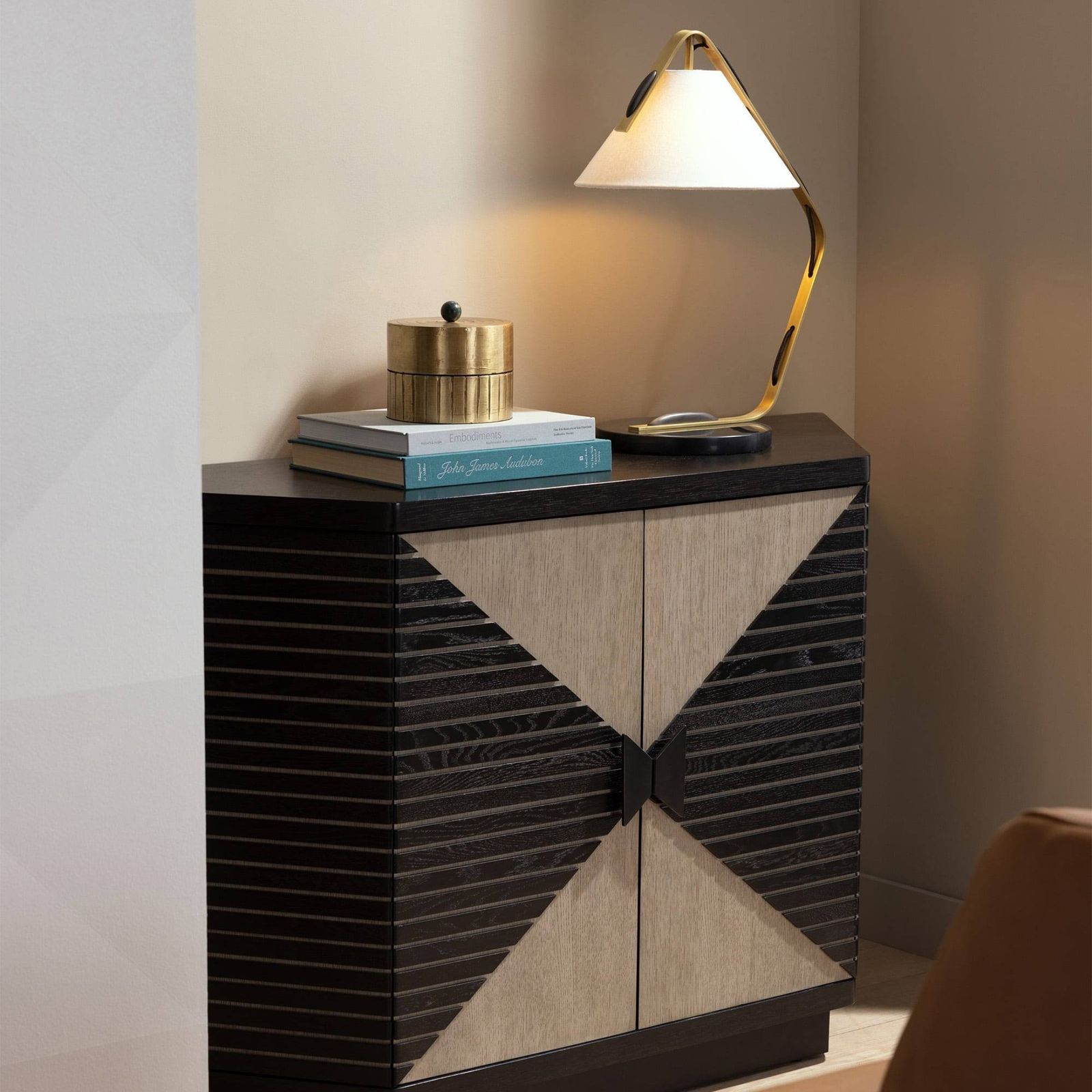 Arteriors Настольная лампа Vernon от Arteriors — в интерьере