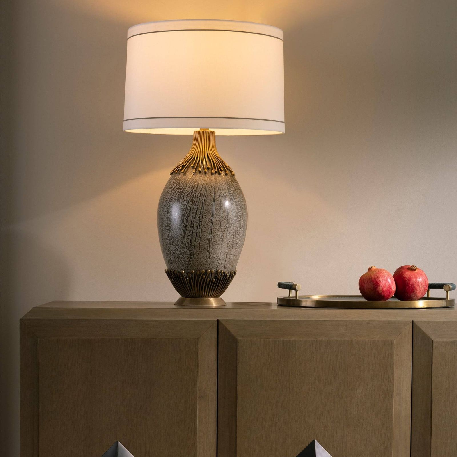 Arteriors Настольная лампа Wilhelm от Arteriors — в интерьере