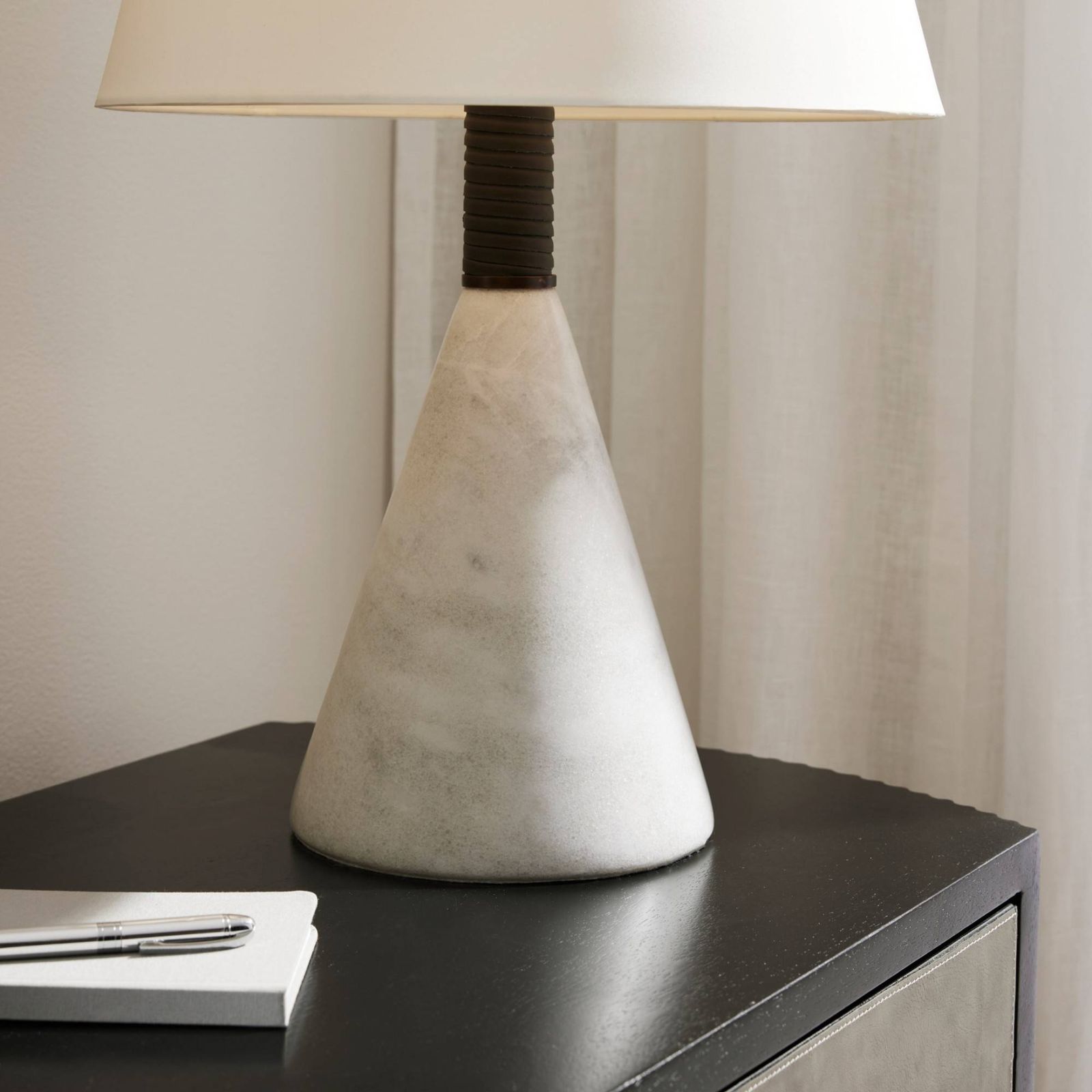 Arteriors Настольная лампа Everly от Arteriors — в интерьере