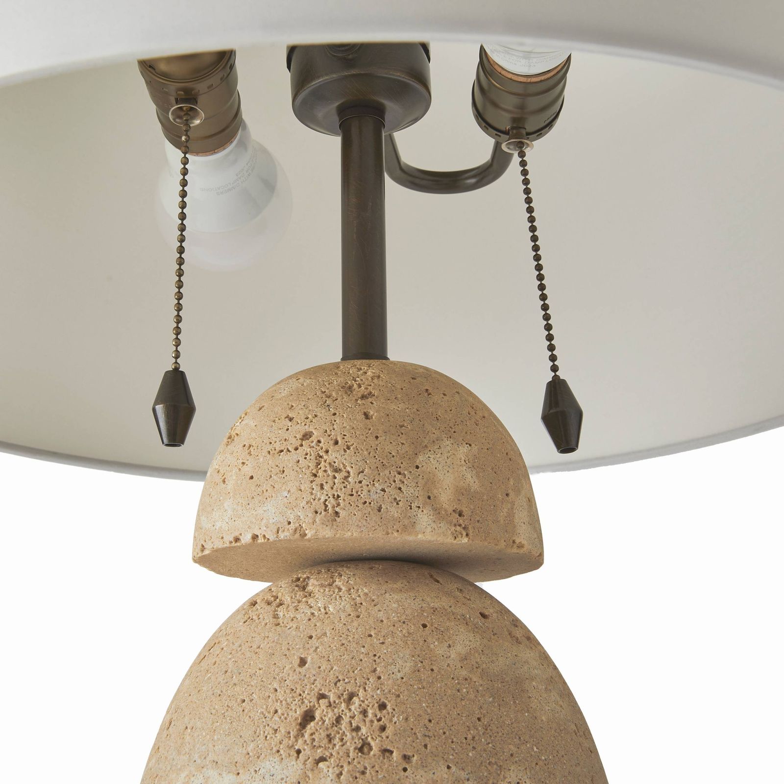 Arteriors Настольная лампа Comal от Arteriors — в интерьере