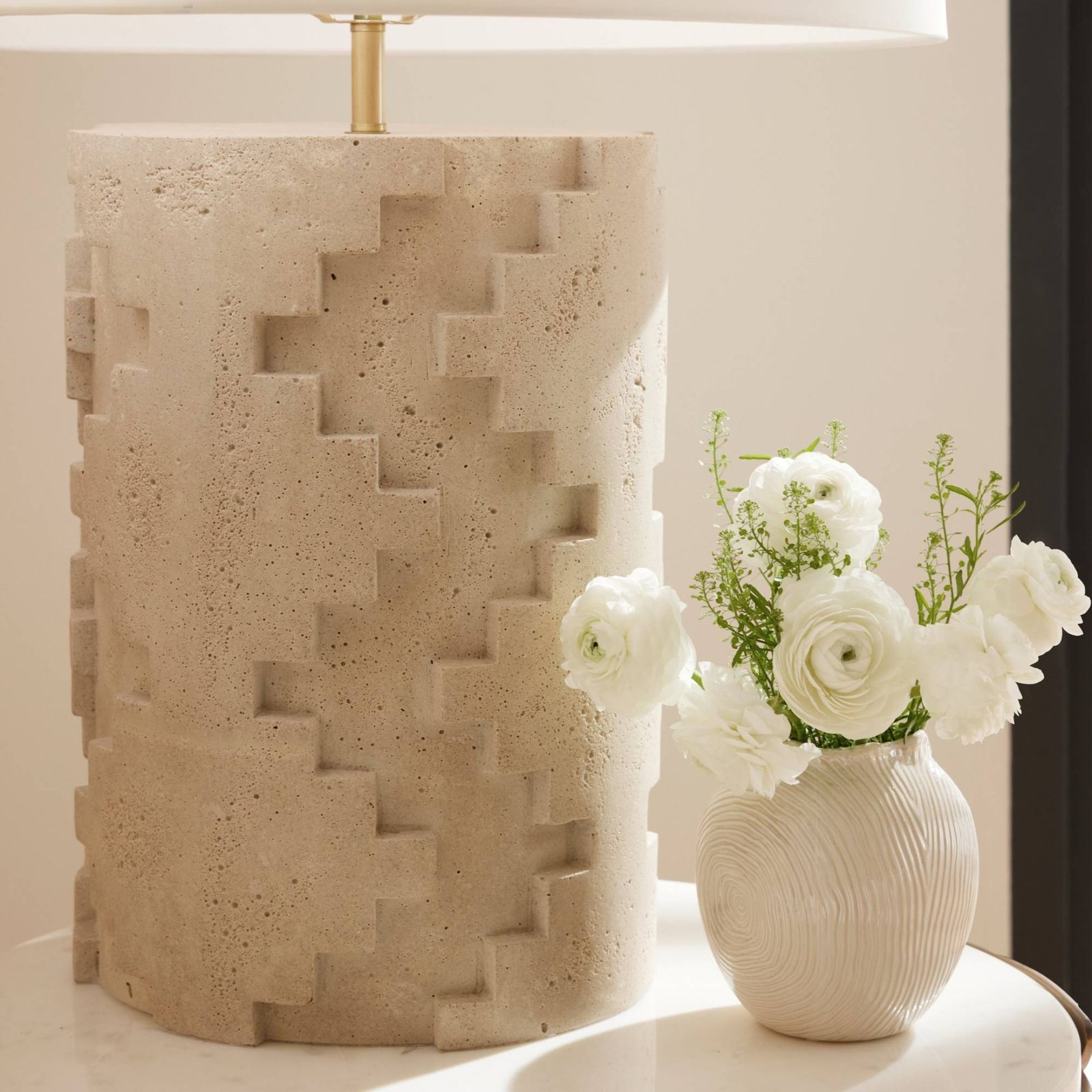 Arteriors Настольная лампа Cornwall от Arteriors — в интерьере