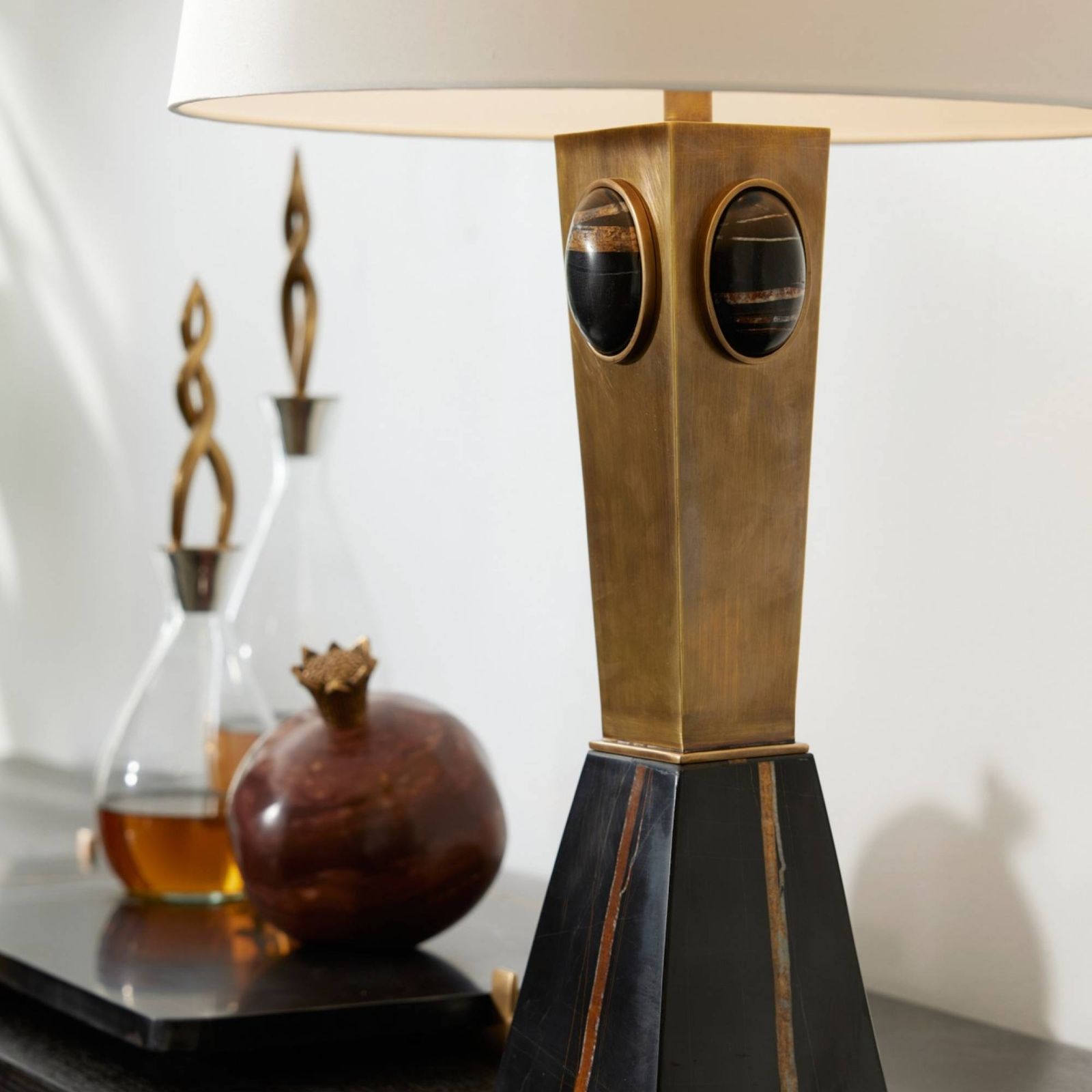 Arteriors Настольная лампа Cairo от Arteriors — в интерьере