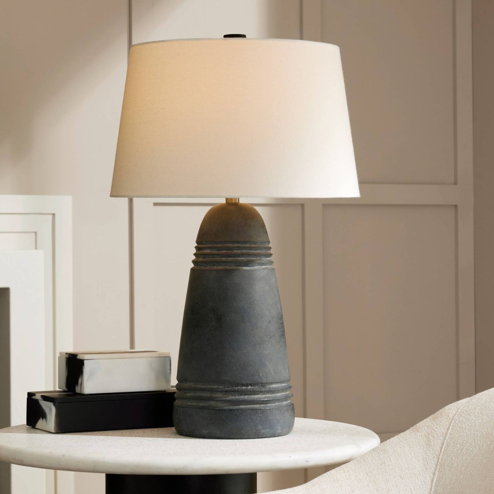 Arteriors Настольная лампа Django от Arteriors — в интерьере