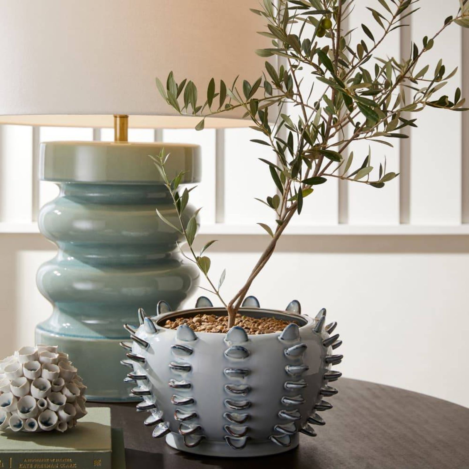 Arteriors Настольная лампа Katrina от Arteriors — в интерьере