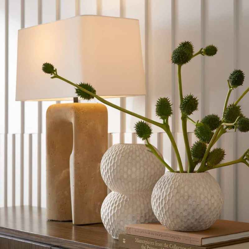 Arteriors Настольная лампа Kamora от Arteriors — в интерьере