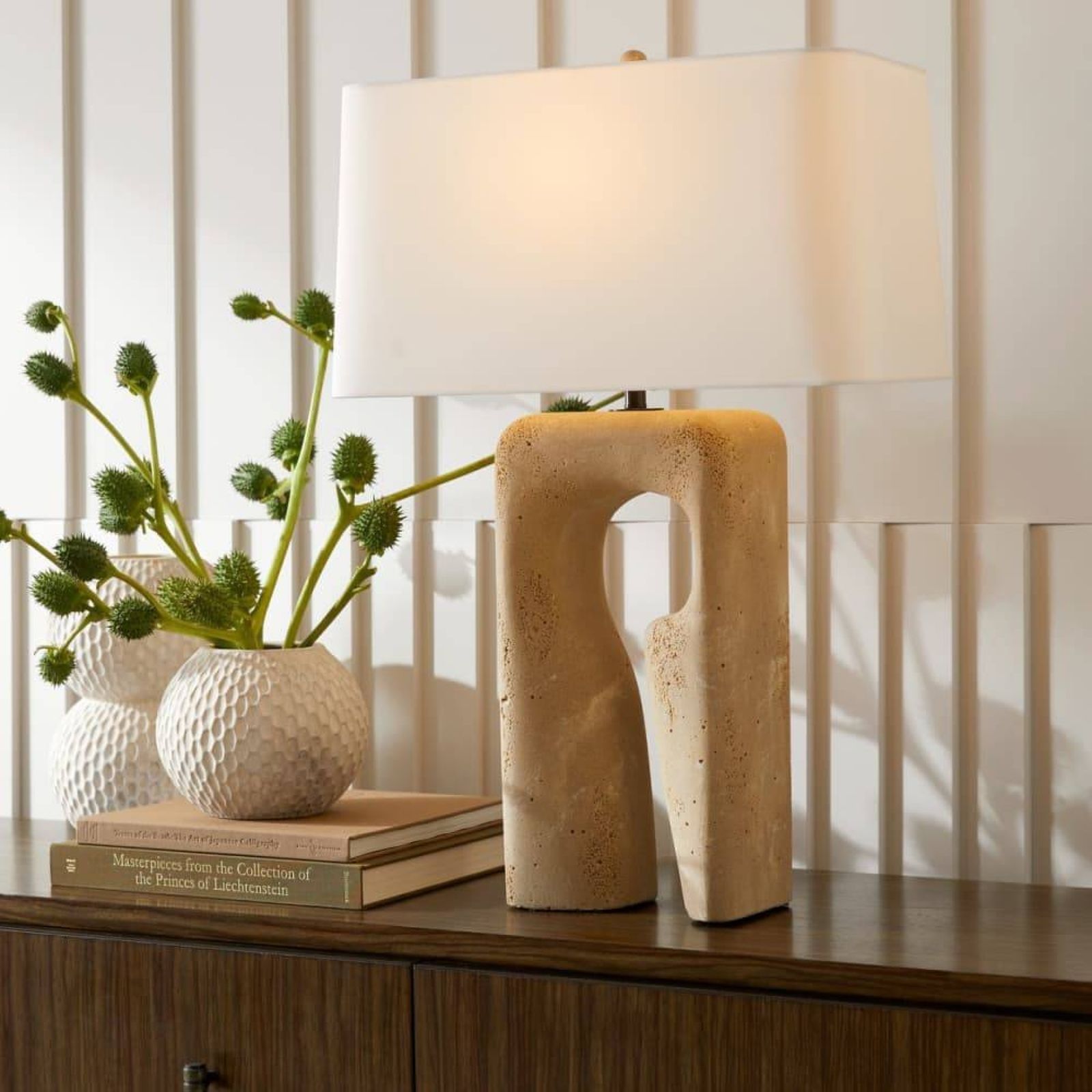 Arteriors Настольная лампа Kamora от Arteriors — в интерьере