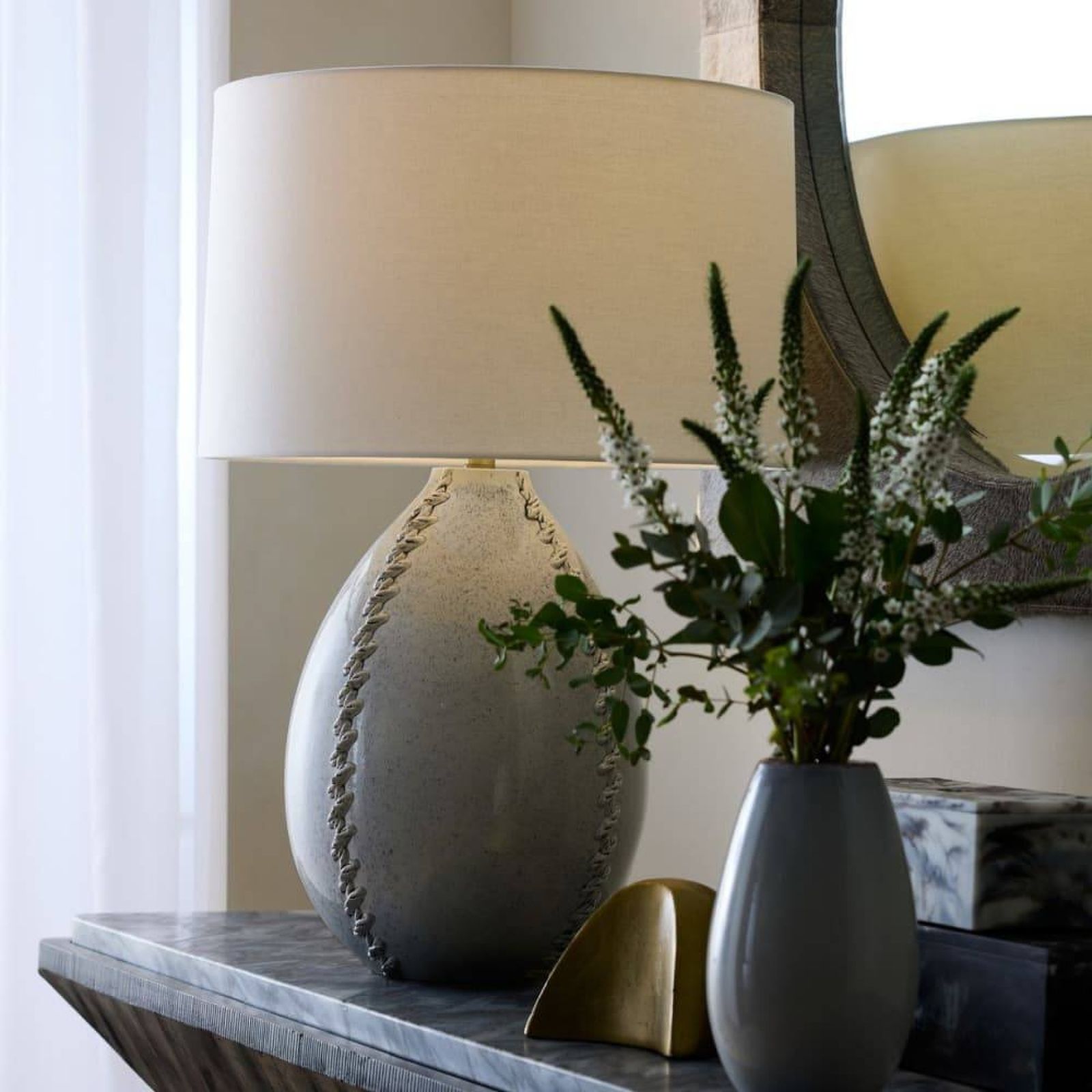 Arteriors Настольная лампа Jaxx от Arteriors — в интерьере