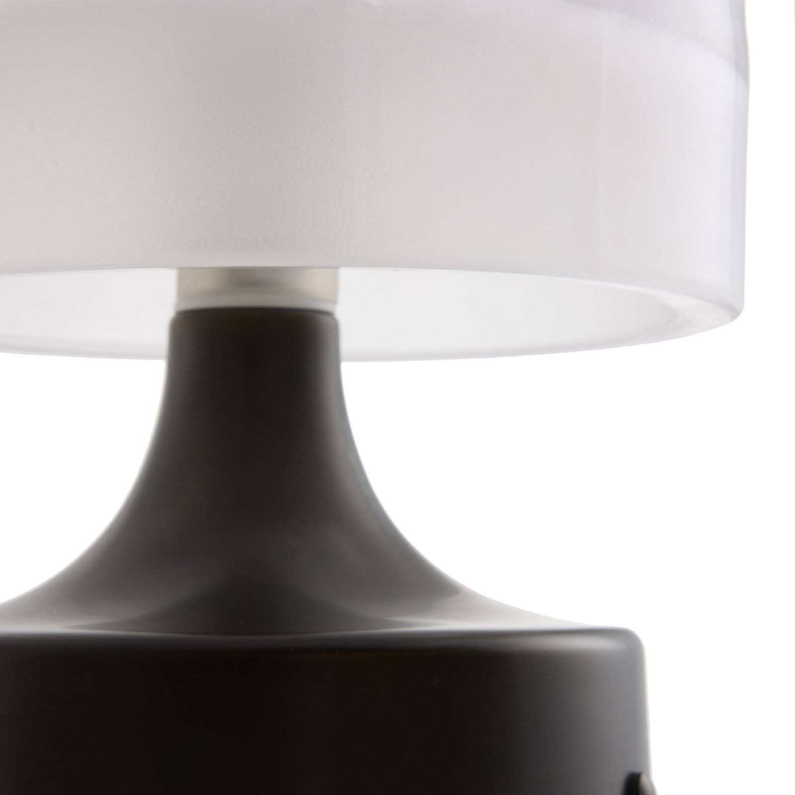 Arteriors Настольная лампа Verglas Mini Rechargeable от Arteriors — в интерьере