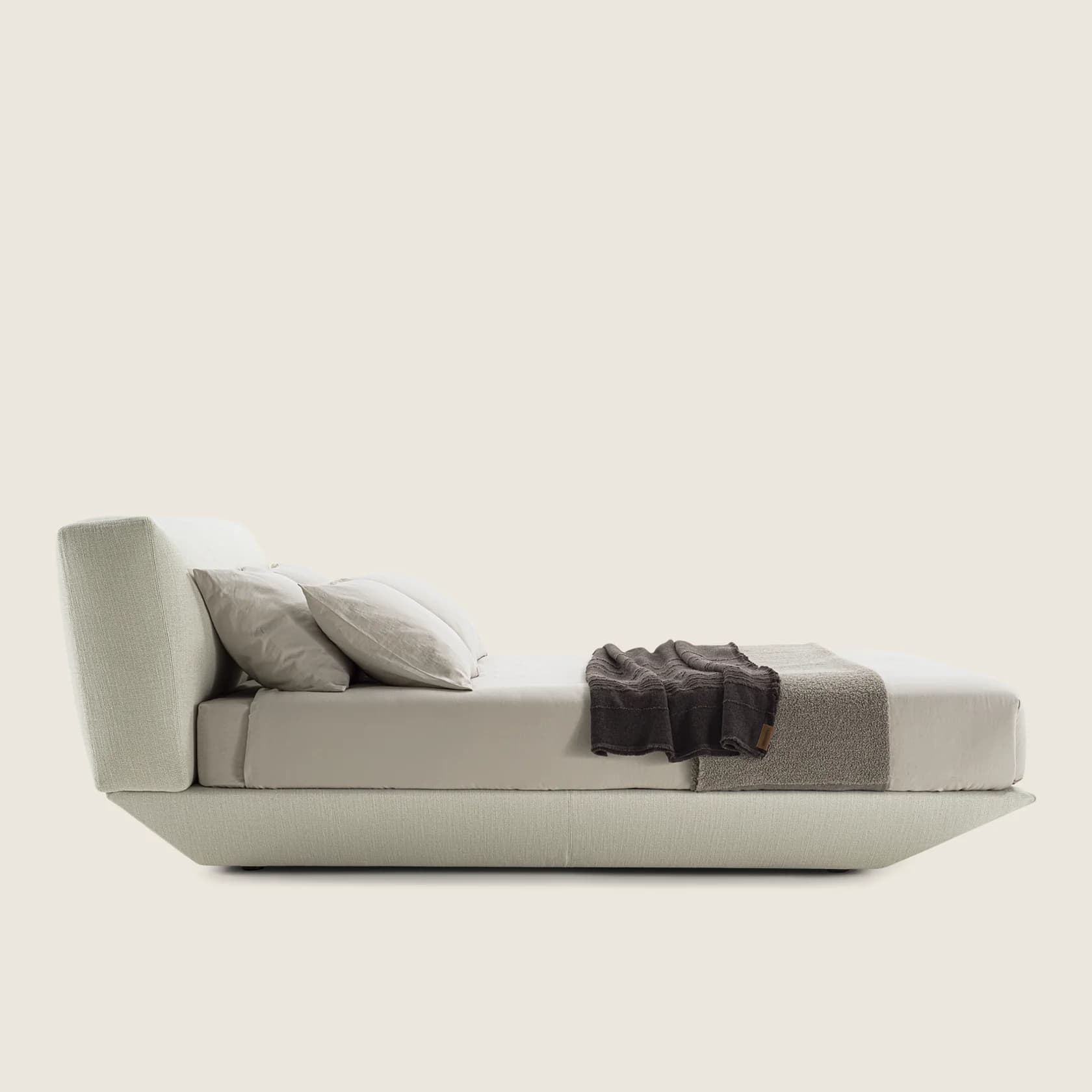 Flexform Кровать Loungescape от Flexform — в интерьере
