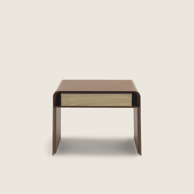 Flexform Прикроватная тумбочка Clarence H46 от Flexform — в интерьере