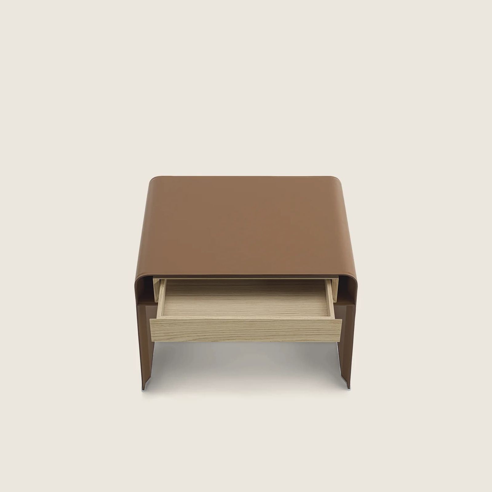 Flexform Прикроватная тумбочка Clarence H46 от Flexform — в интерьере