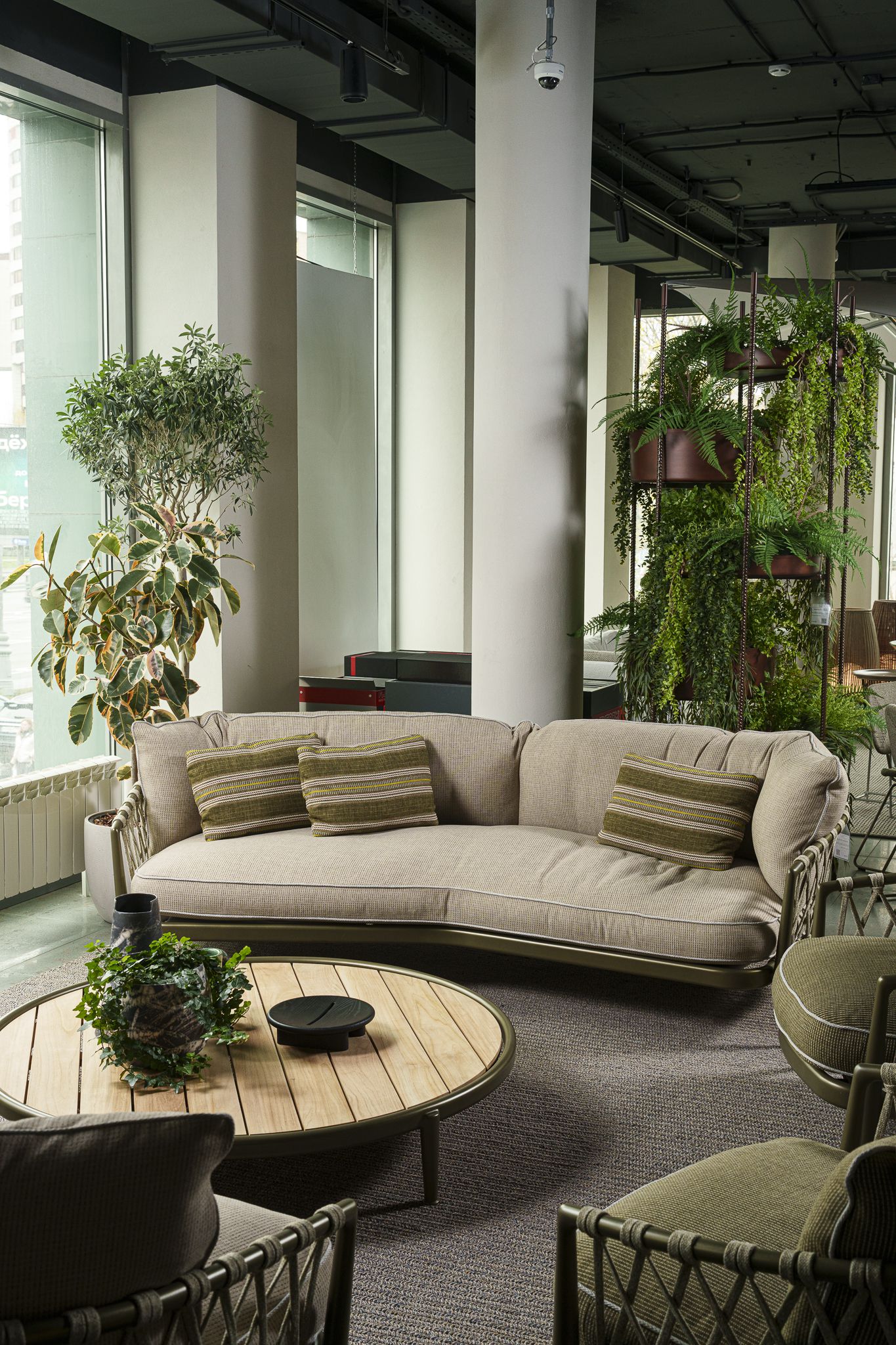 B&B Italia Уличный диван Erica '19 244 от B&B Italia — в интерьере