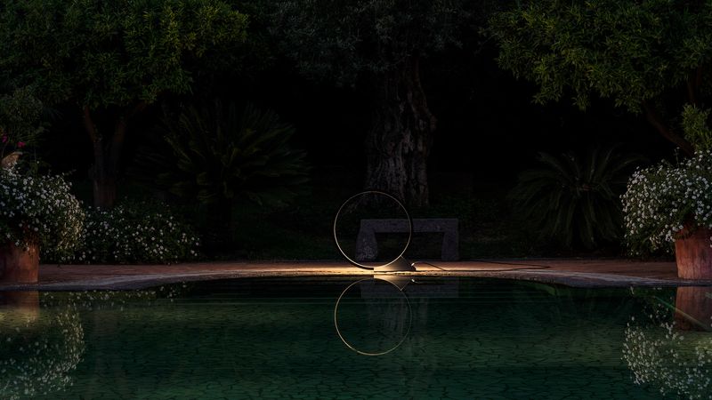 Artemide Уличный светильник "O" от Artemide — в интерьере