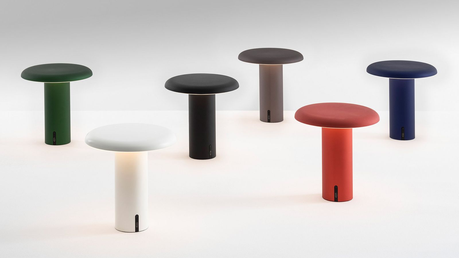 Artemide Настольная лампа Takku от Artemide — в интерьере