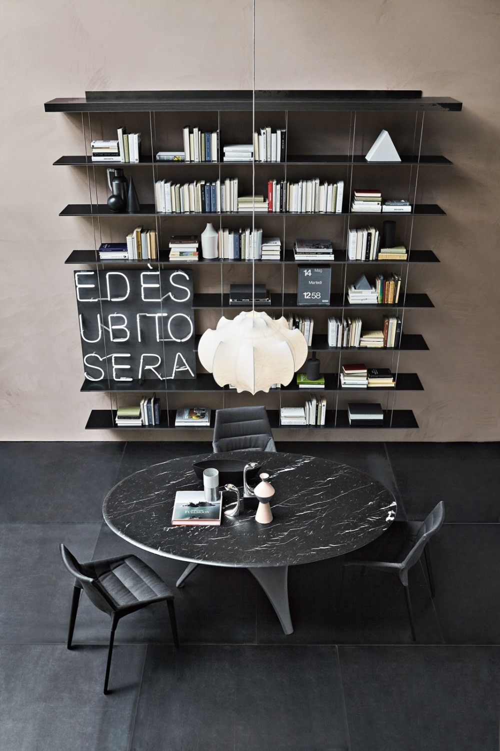Molteni&C Композиция из стеллажей Graduate от Molteni & C — в интерьере