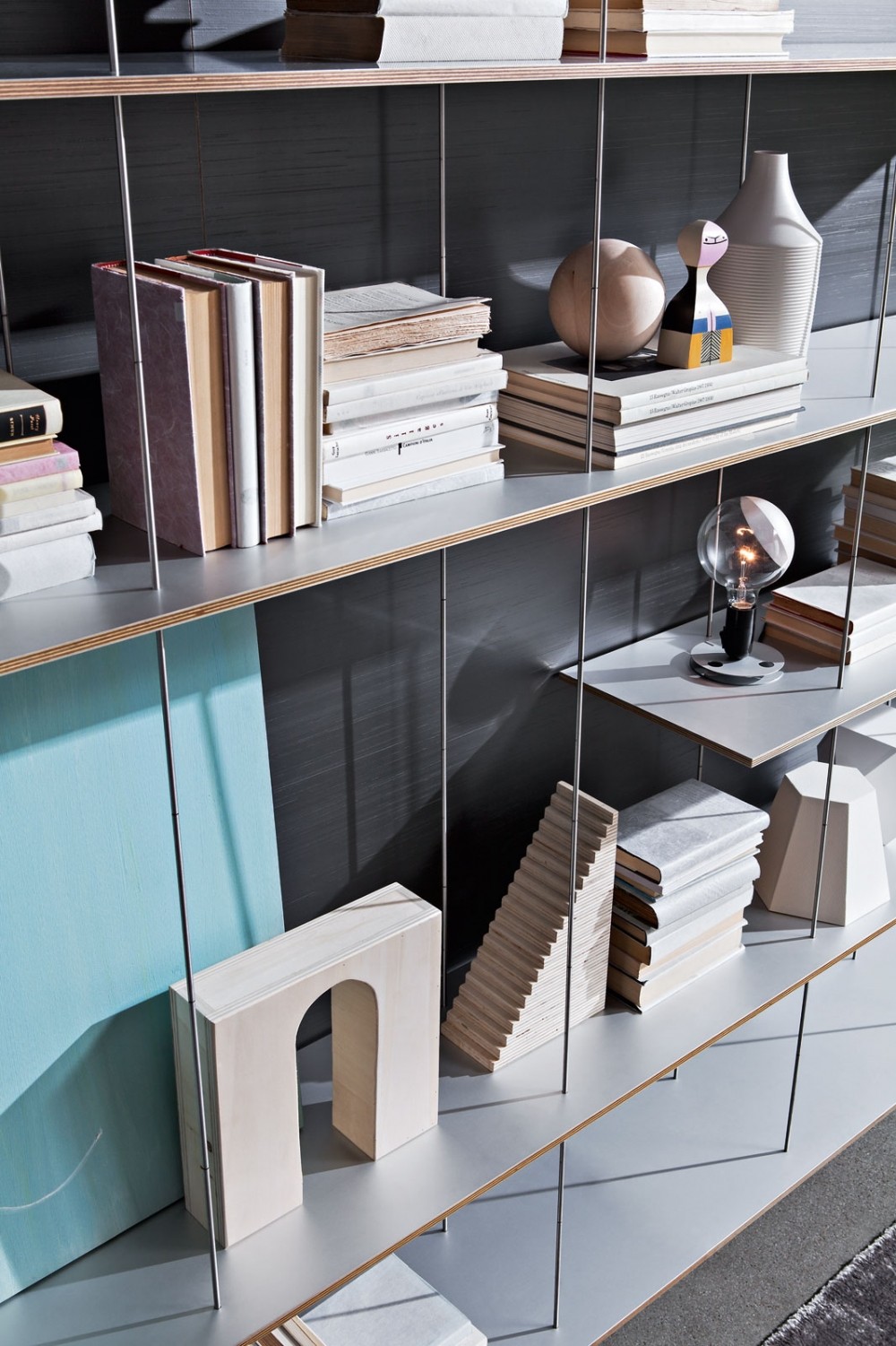 Molteni&C Композиция из стеллажей Graduate от Molteni & C — в интерьере