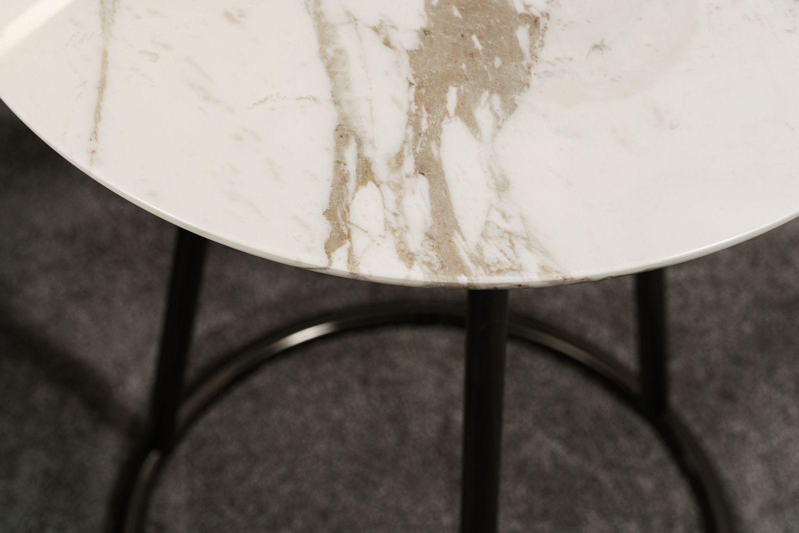 Flou Журнальный столик Angle calacata gold от Flou — в интерьере