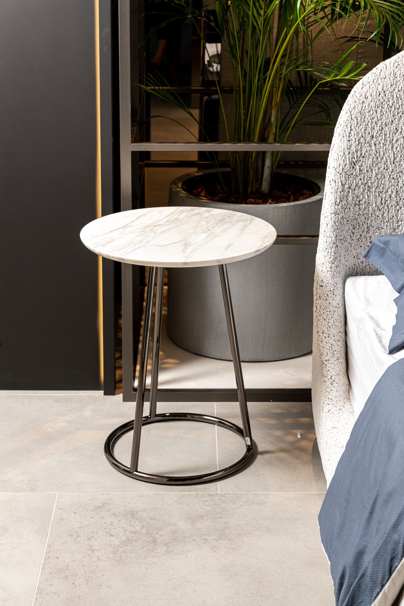 Flou Журнальный столик Angle calacata gold от Flou — в интерьере