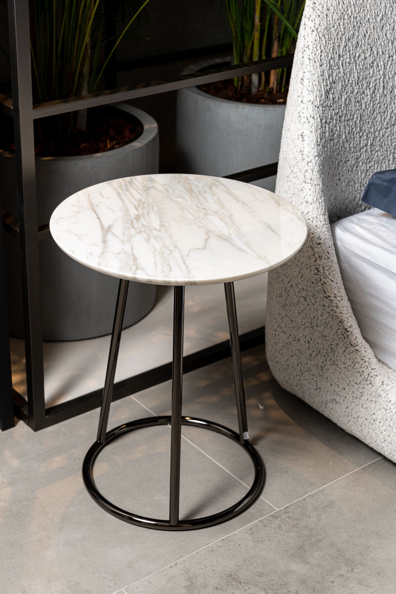 Flou Журнальный столик Angle calacata gold от Flou — в интерьере