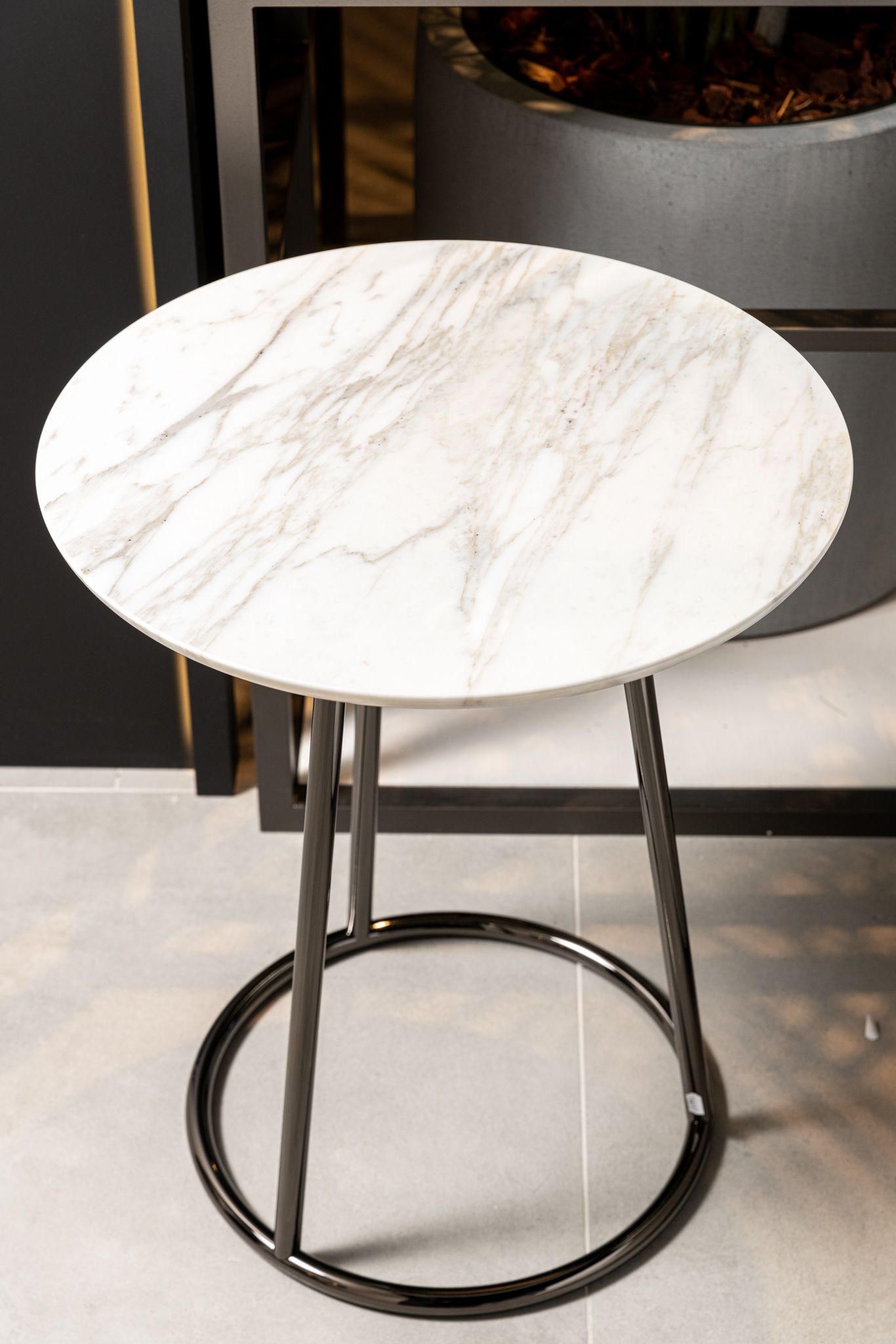 Flou Журнальный столик Angle calacata gold от Flou — в интерьере