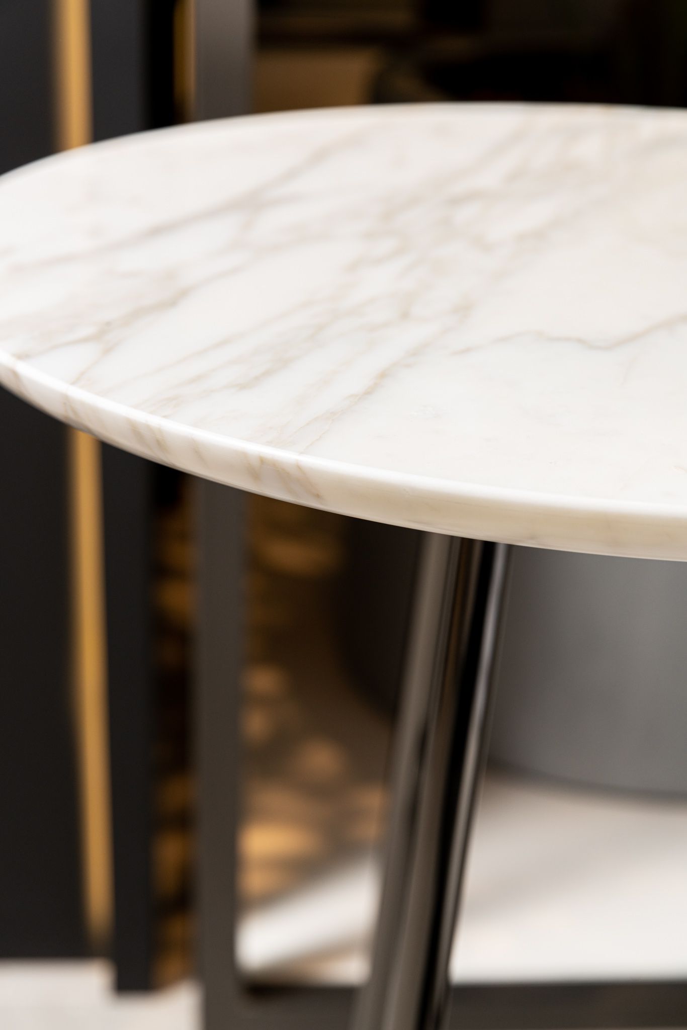 Flou Журнальный столик Angle calacata gold от Flou — в интерьере