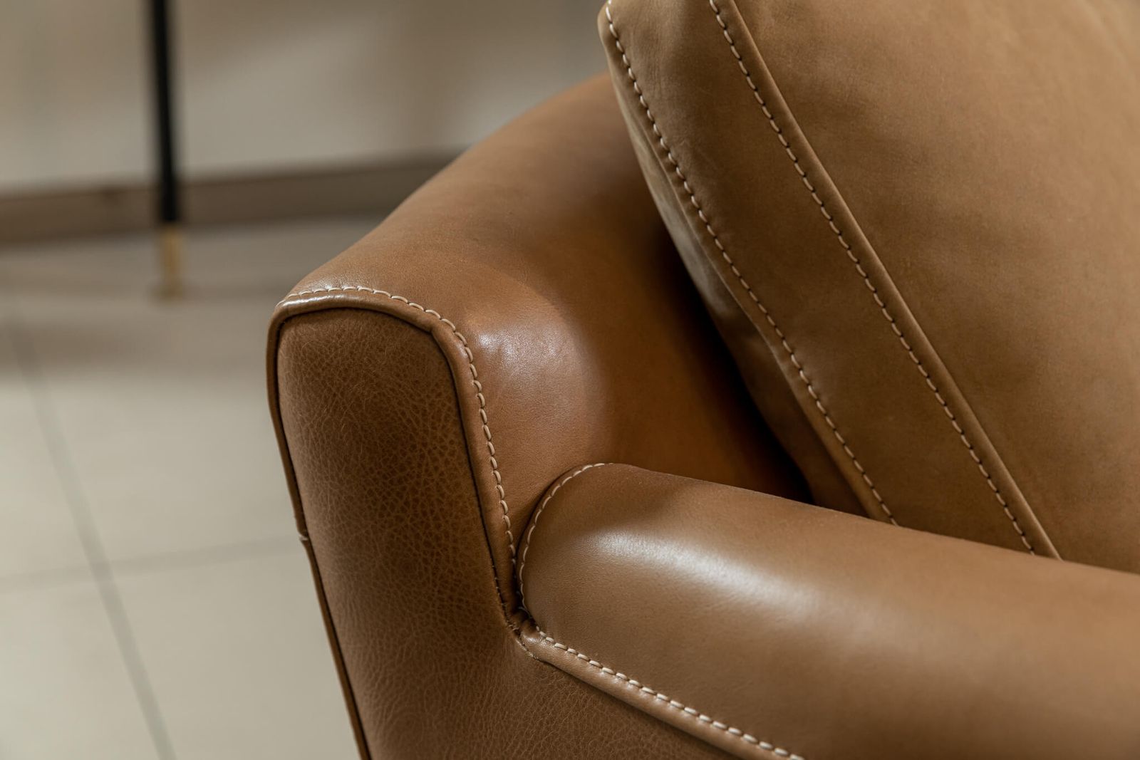 Baxter Кресло Diner Plume Creme Leather от Baxter — в интерьере