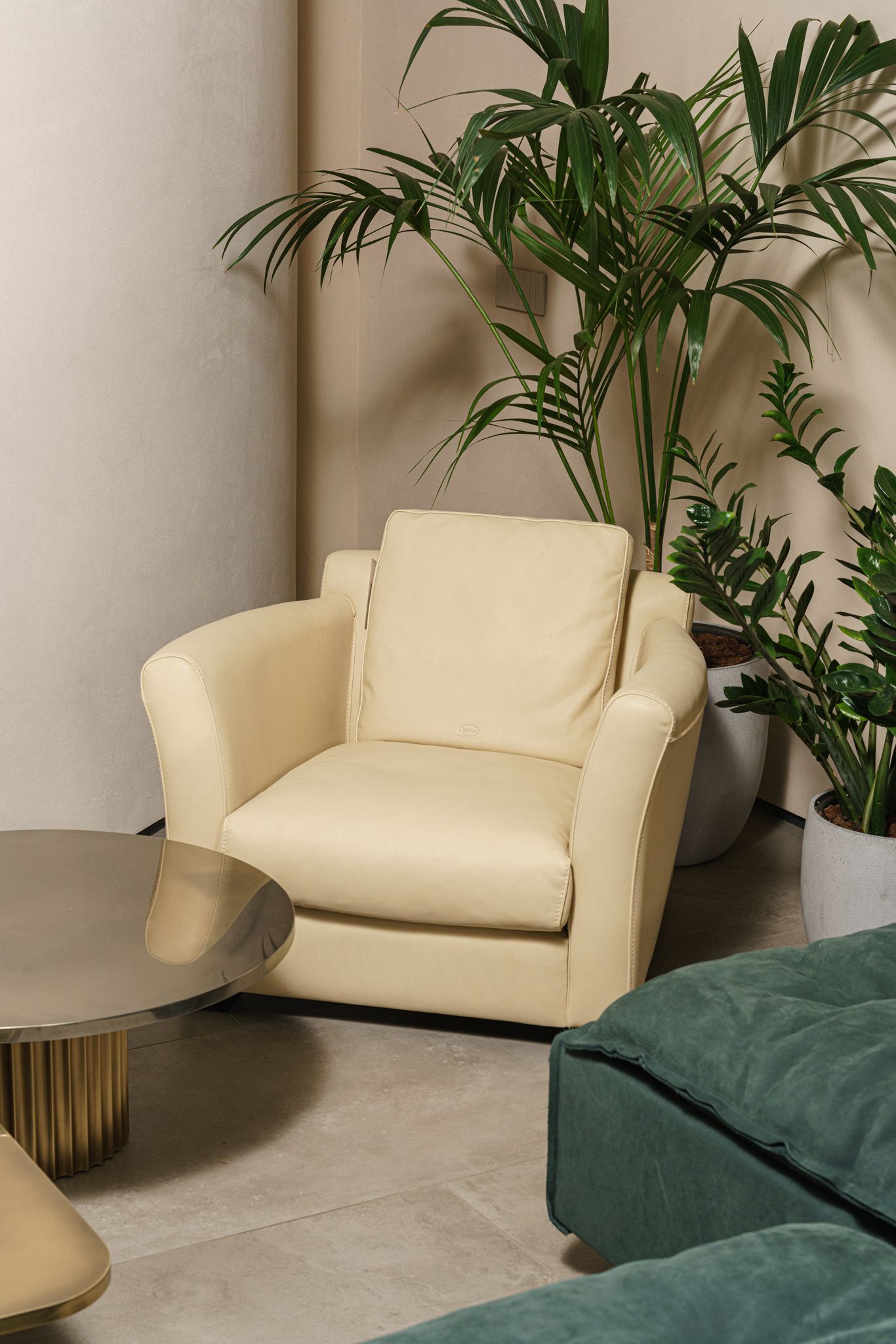 Baxter Кресло Diner Plume Creme Leather от Baxter — в интерьере