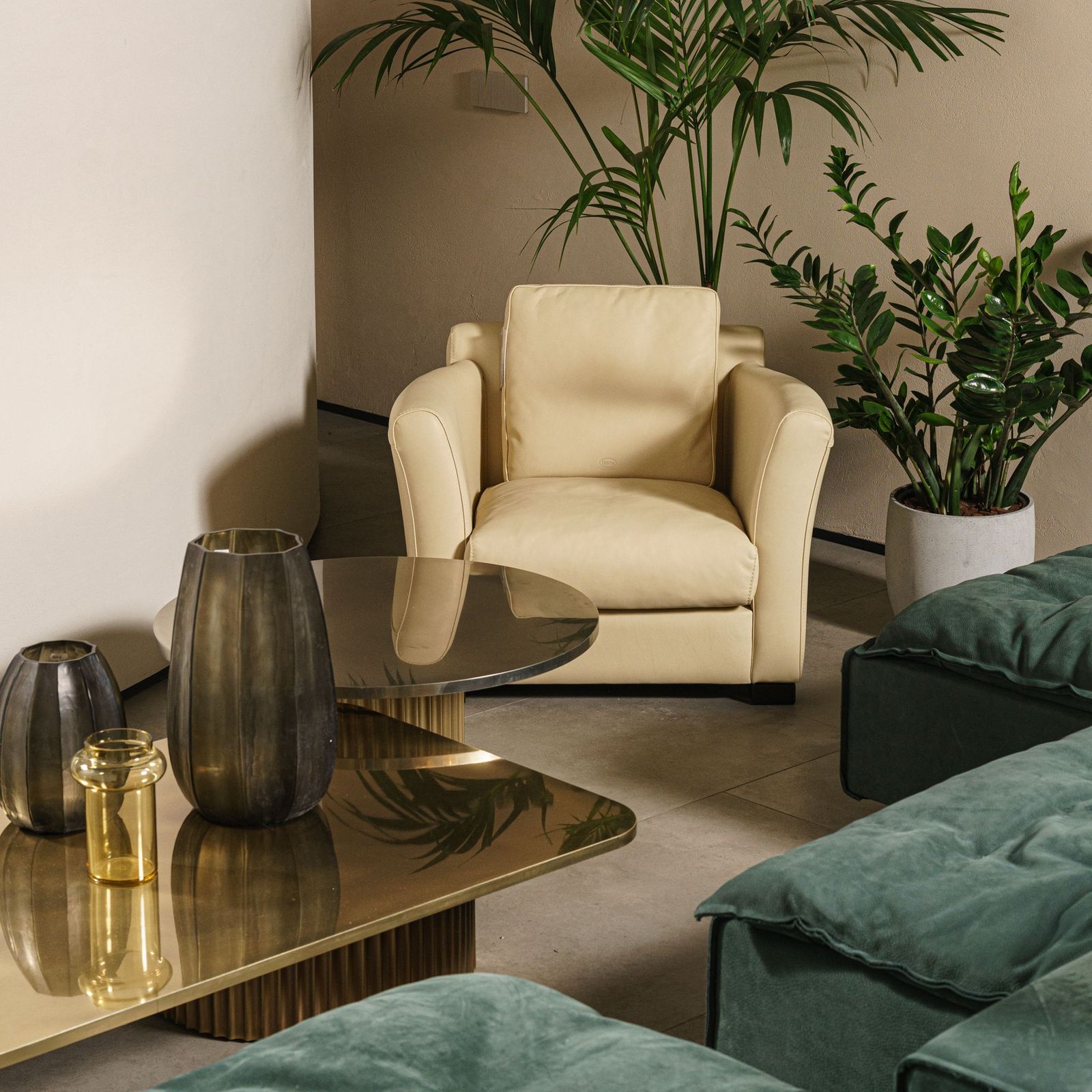 Baxter Кресло Diner Plume Creme Leather от Baxter — в интерьере