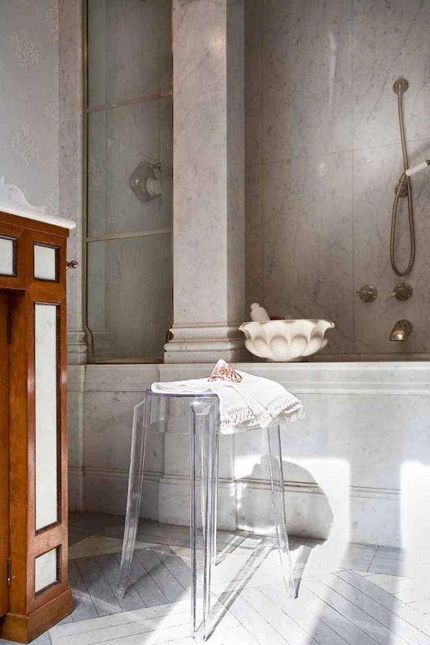 Kartell Барный стул Charles Ghost CRYSTAL от Kartell — в интерьере