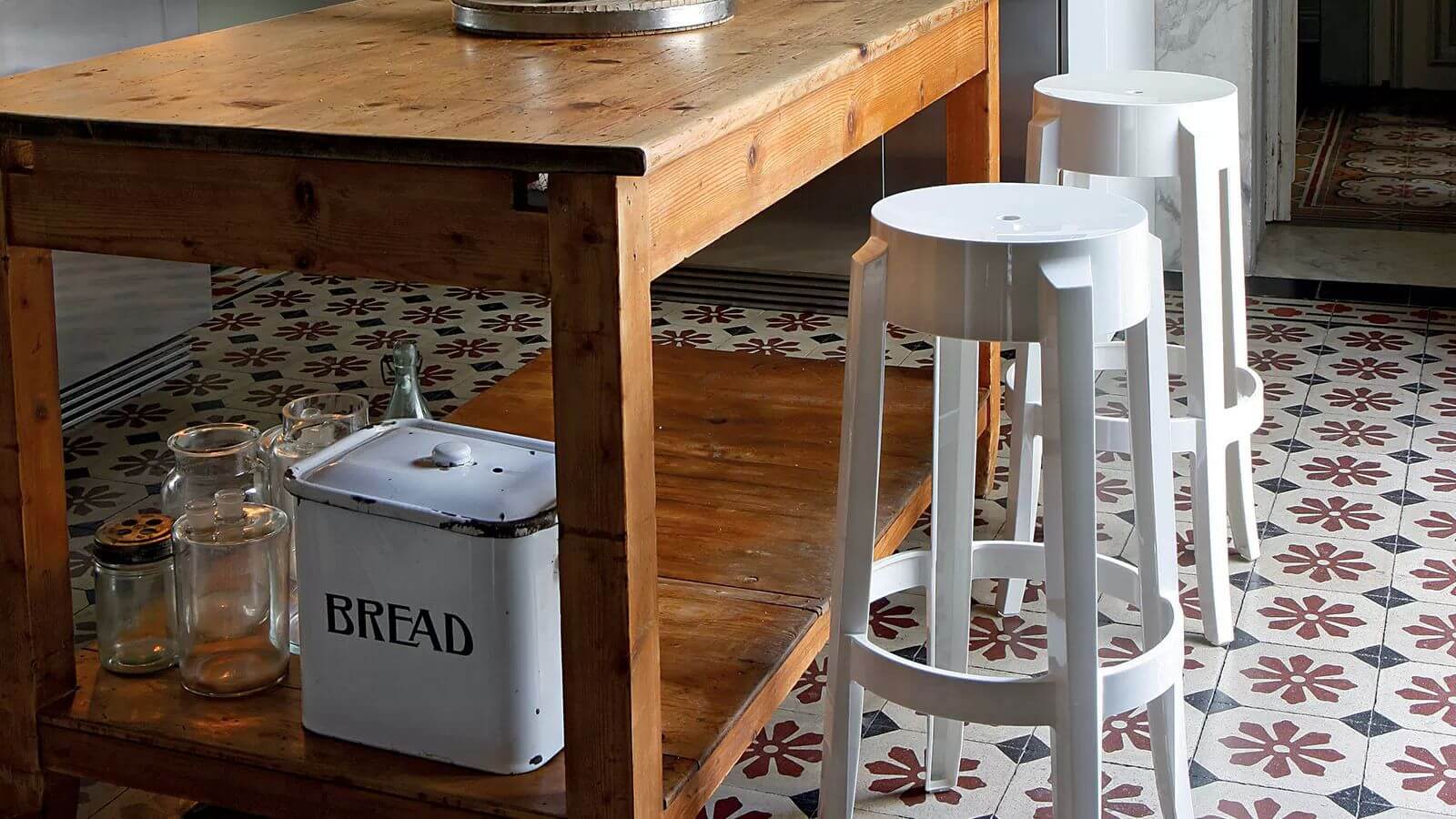 Kartell Барный стул Charles Ghost CRYSTAL от Kartell — в интерьере