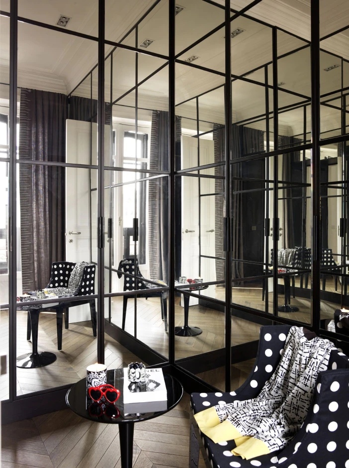 Kartell Стул Mademoiselle Moschino от Kartell — в интерьере