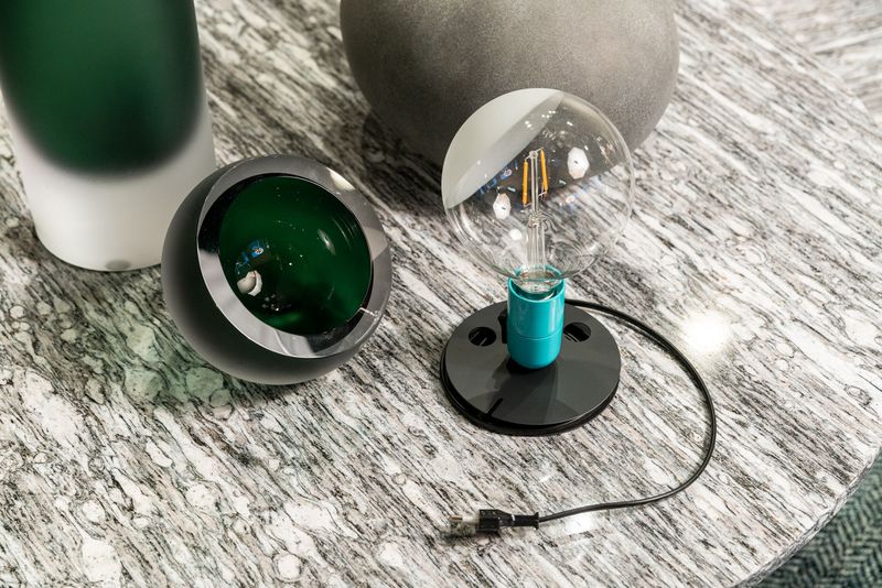 Flos Настольная лампа Lampadina от Flos — в интерьере