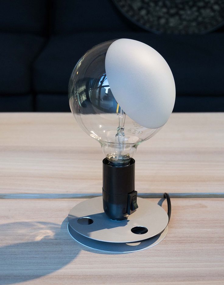 Flos Настольная лампа Lampadina от Flos — в интерьере