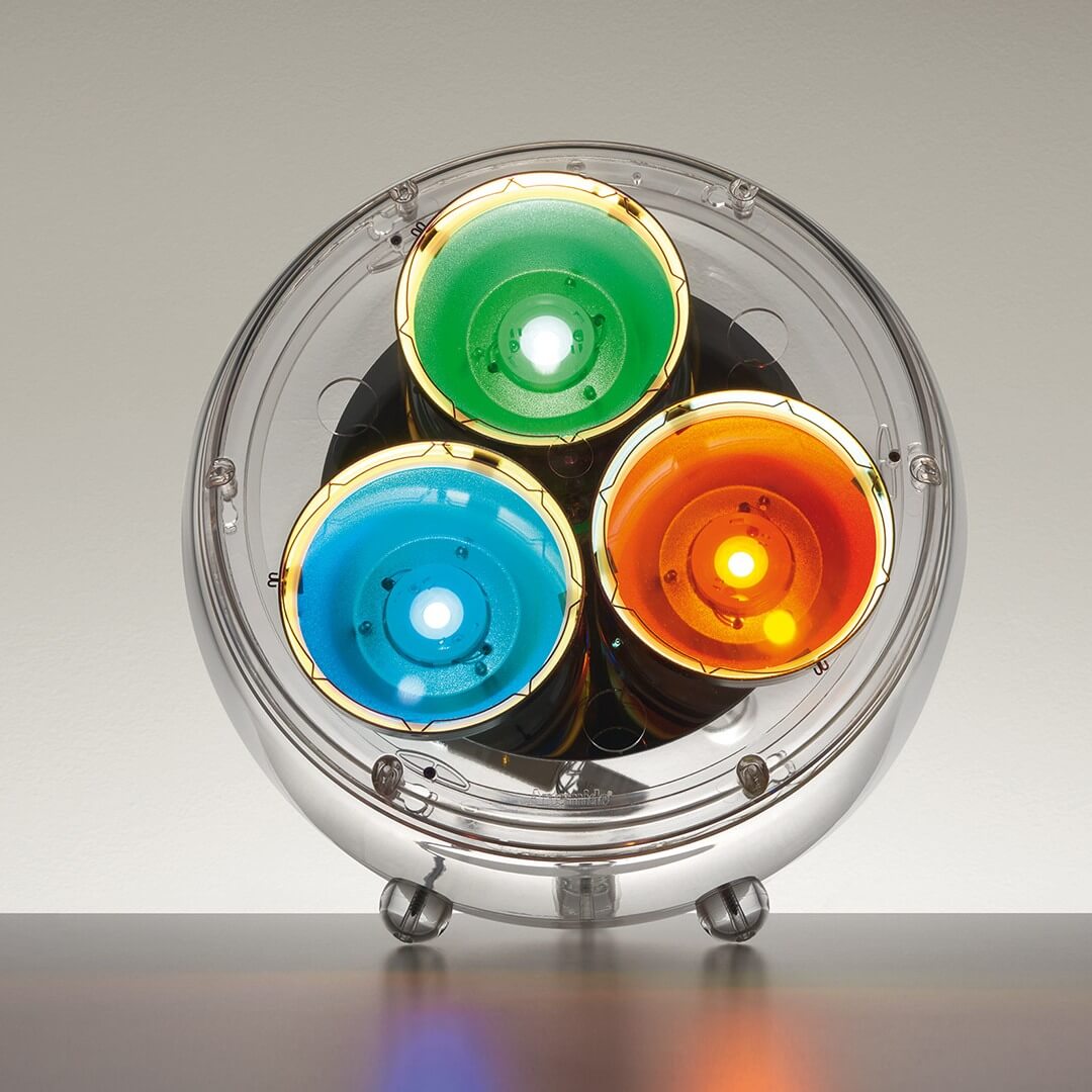 Artemide Настольная лампа Yang от Artemide — в интерьере