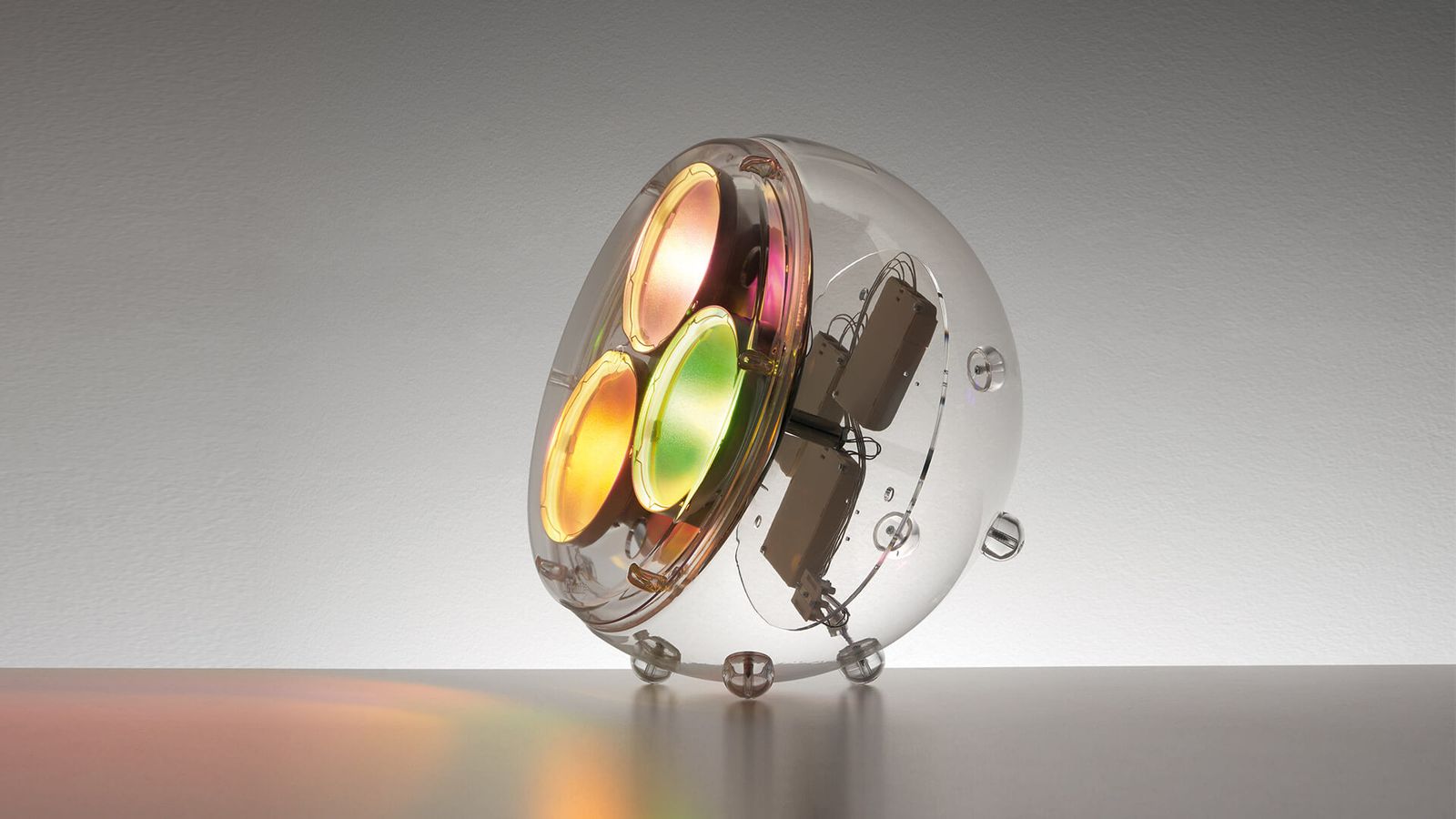 Artemide Настольная лампа Yang от Artemide — в интерьере