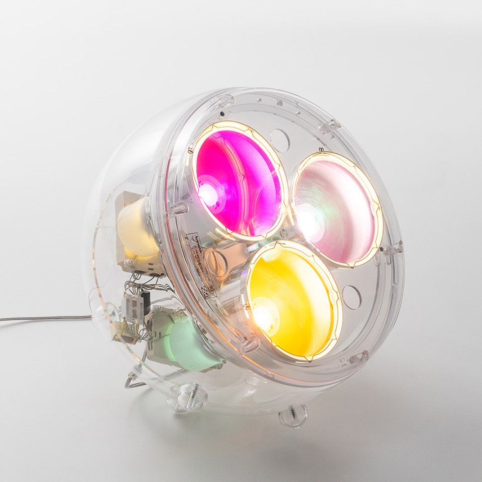 Artemide Настольная лампа Yang от Artemide — в интерьере