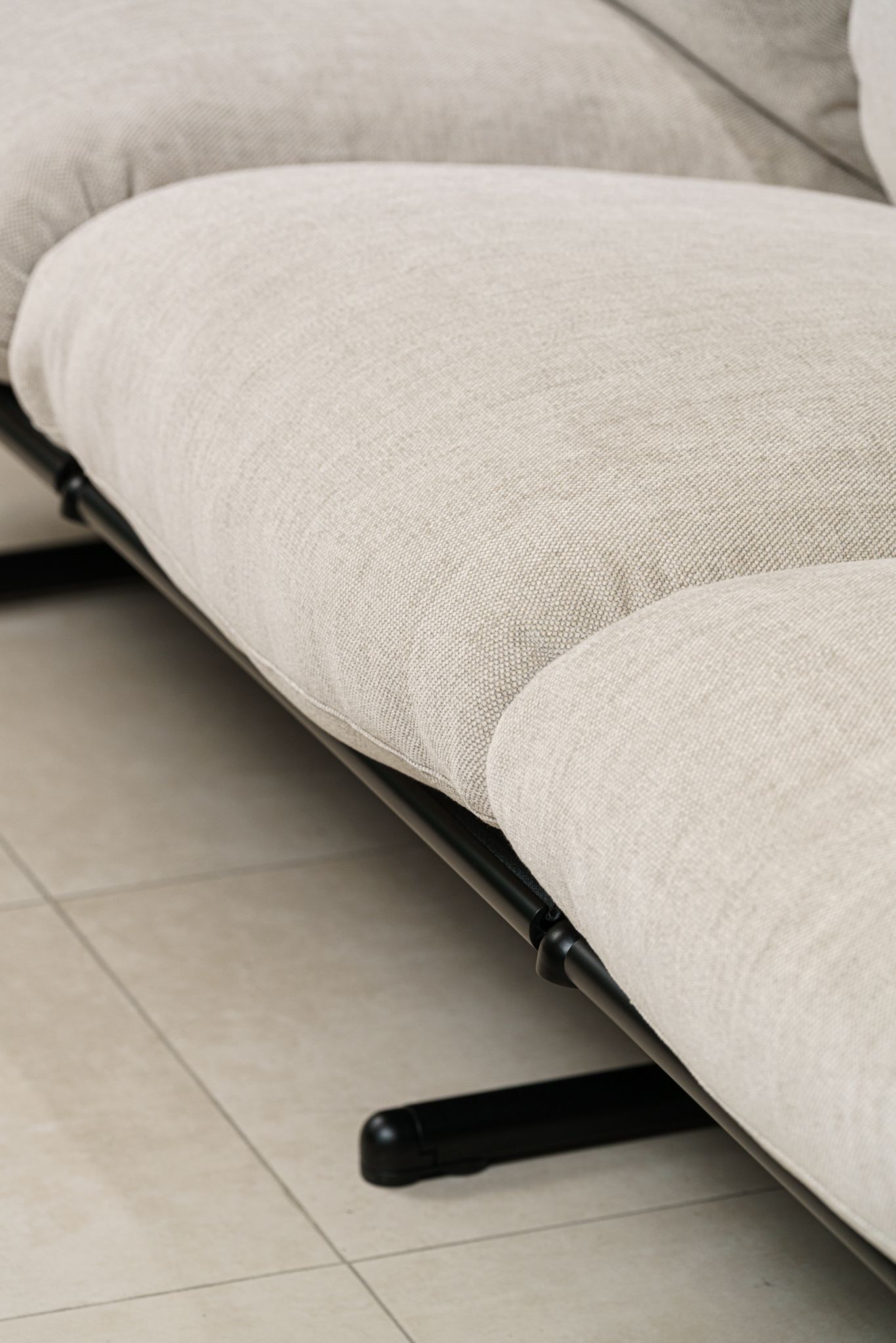 Poltrona Frau Диван Ouverture Fabric Shine Col.Silver от Poltrona Frau — в интерьере