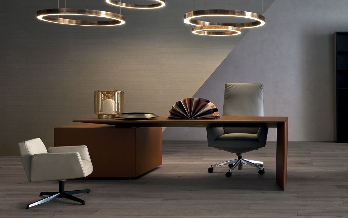 Poltrona Frau Письменный стол C.E.O. Cube desk от Poltrona Frau — в интерьере