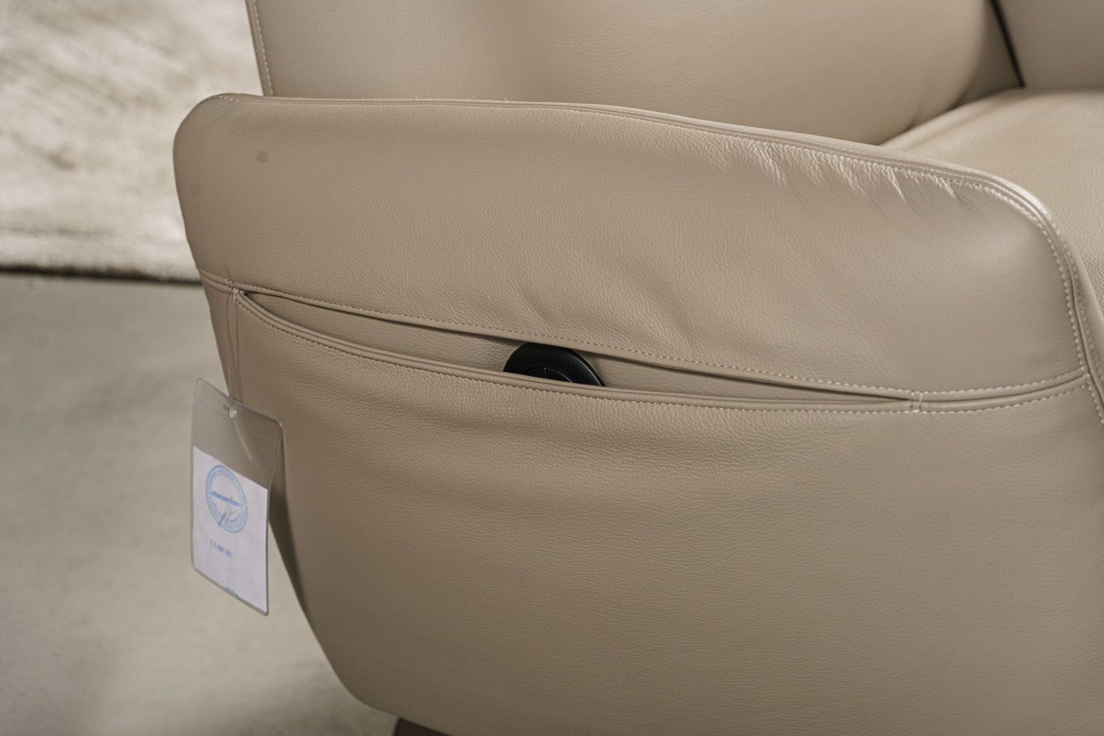 Poltrona Frau Кресло Pillow Manual от Poltrona Frau — в интерьере