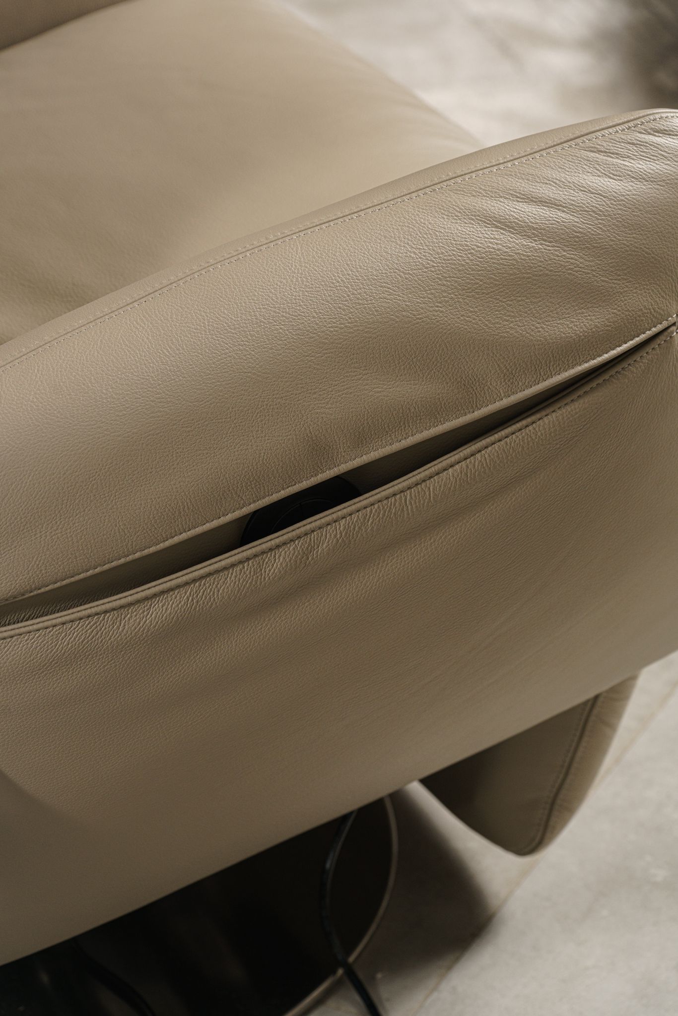 Poltrona Frau Кресло Pillow Manual от Poltrona Frau — в интерьере