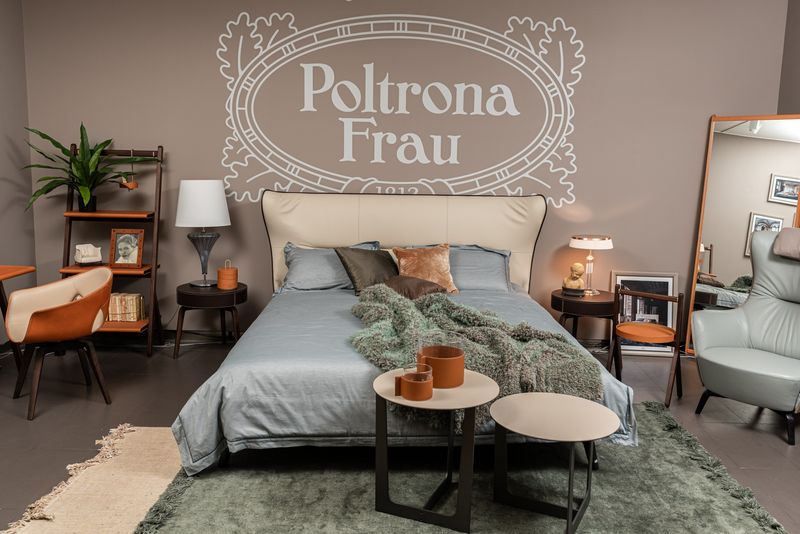 Poltrona Frau Кровать Mamy Blue T.Moro/Quarzo Fume от Poltrona Frau — в интерьере